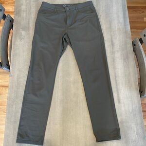 Vuori men’s pants